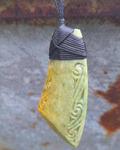 Large Curved Engraved Angled Pyramid Toki