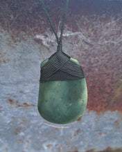 Abstract Lashed Pebble Drop