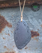 Ōnawa Pipi Abstract Carving