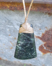 Serpentine Angled Lashed Toki