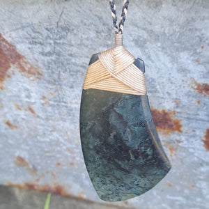 Large Serpentine Curved Pyramid Toki
