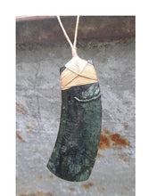 Serpentine Curved Pyramid Toki