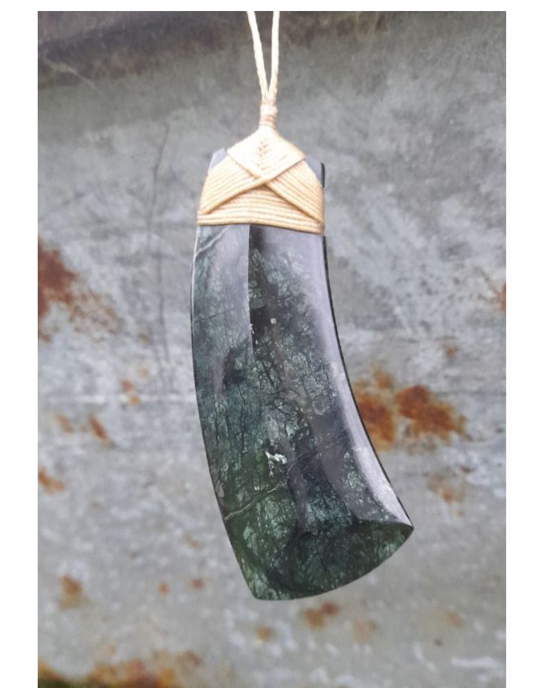 Serpentine Curved Pyramid Toki